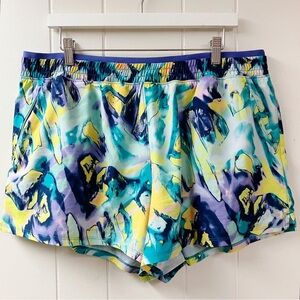 NWOT  TEK GEAR Womens Workout Abstract Mid Rise Shorts XXL Lined Elastic Waist